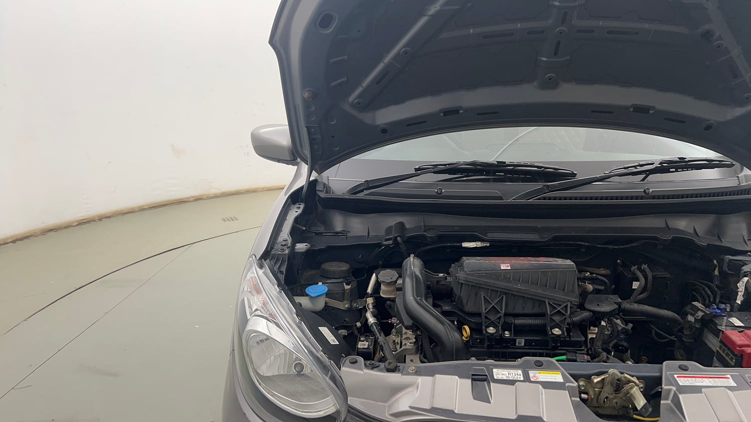 Used 2023 Maruti Suzuki Celerio VXi Petrol Manual engine ENGINE RIGHT SIDE HINGE & APRON VIEW
