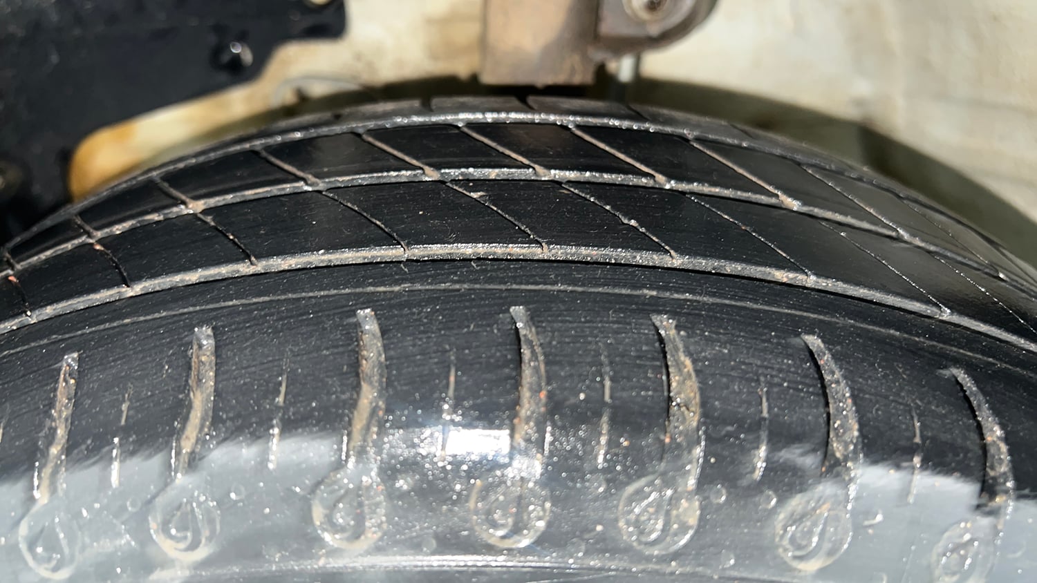 Used 2019 Mahindra KUV100 NXT K4 Plus 6 STR Petrol Manual tyres LEFT FRONT TYRE TREAD VIEW