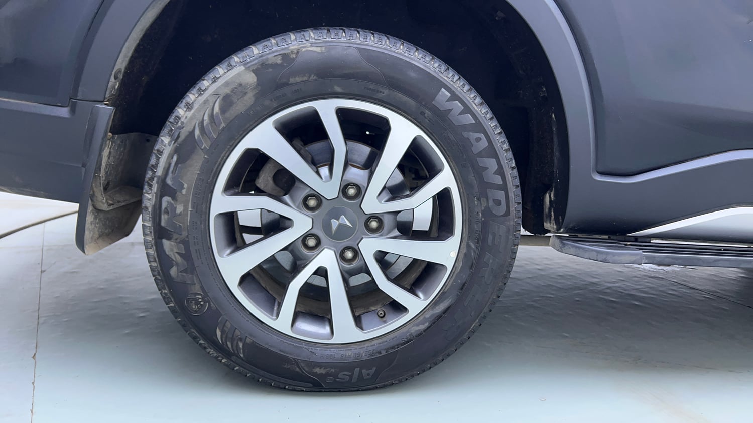 Used 2024 Mahindra Scorpio N Z8 L Diesel AT 4WD 7 STR Diesel Automatic tyres RIGHT REAR TYRE RIM VIEW