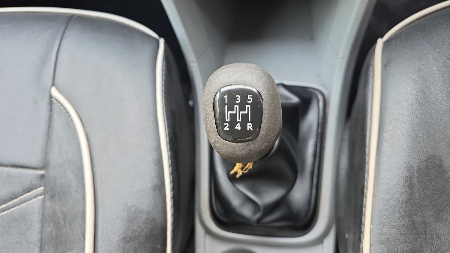 Used 2020 Tata Tiago XE Petrol Manual interior GEAR  KNOB VIEW