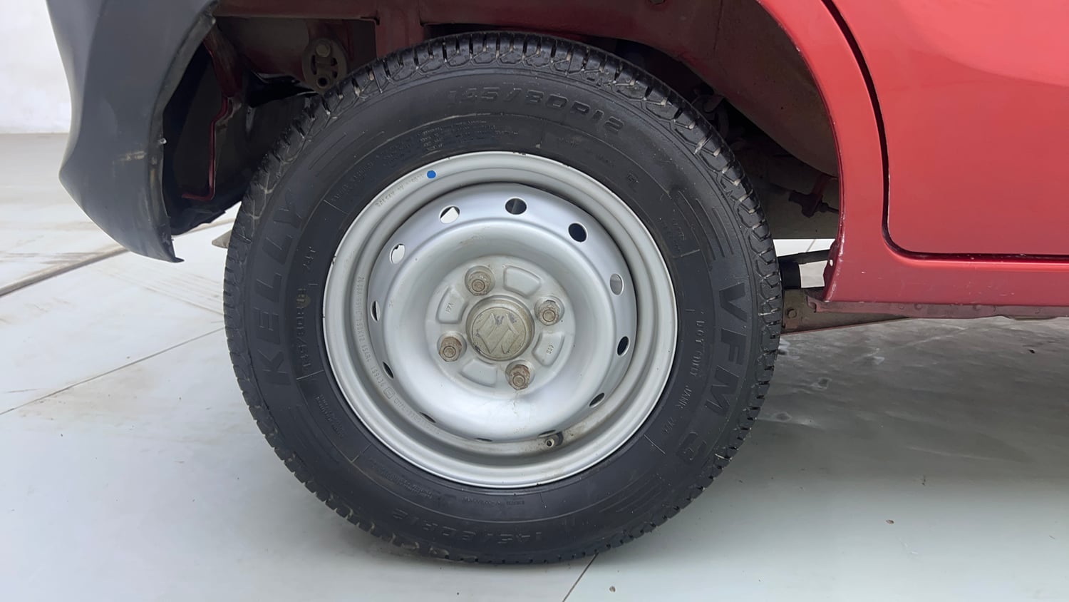 Used 2013 Maruti Suzuki Alto 800 Lx Petrol Manual tyres RIGHT REAR TYRE RIM VIEW