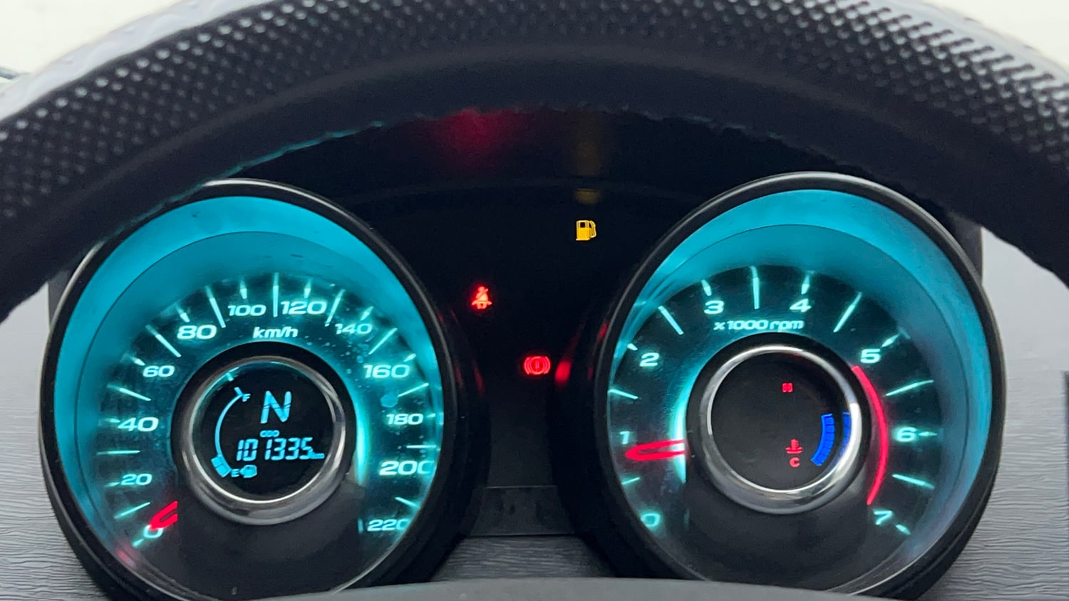 Used 2019 Mahindra XUV500 W5 Diesel Manual interior CLUSTERMETER VIEW