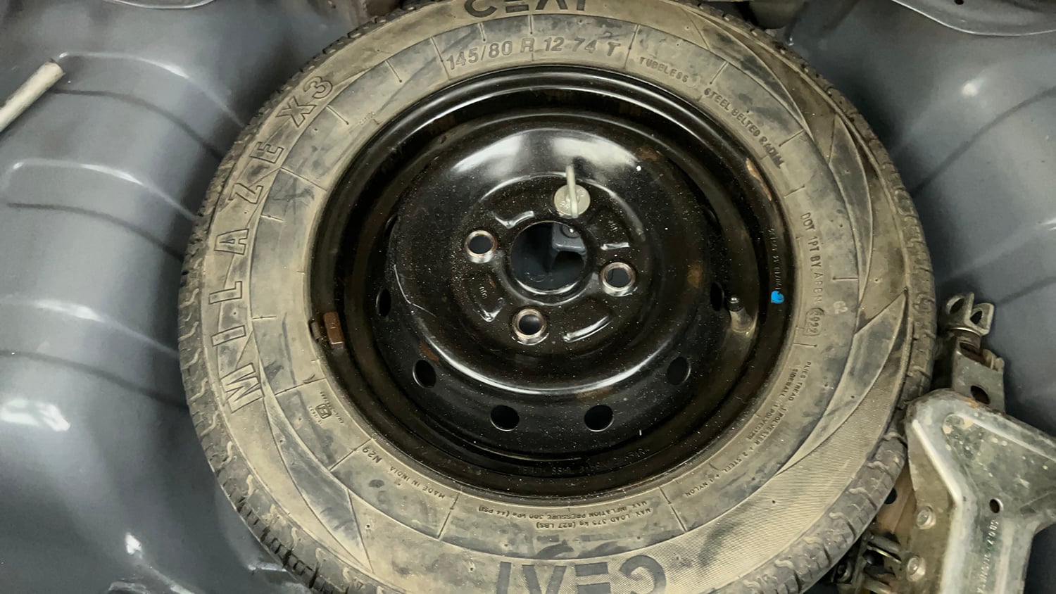 Used 2018 Maruti Suzuki Alto 800 LXi Petrol Manual tyres SPARE TYRE VIEW