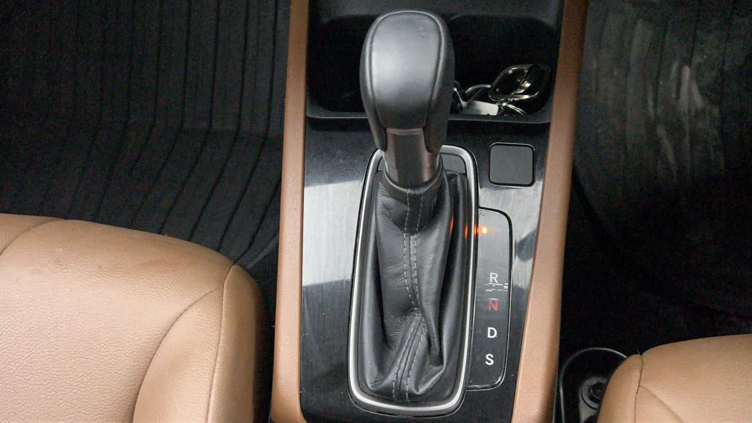Used 2024 Honda Elevate ZX CVT Petrol Automatic interior GEAR  KNOB VIEW