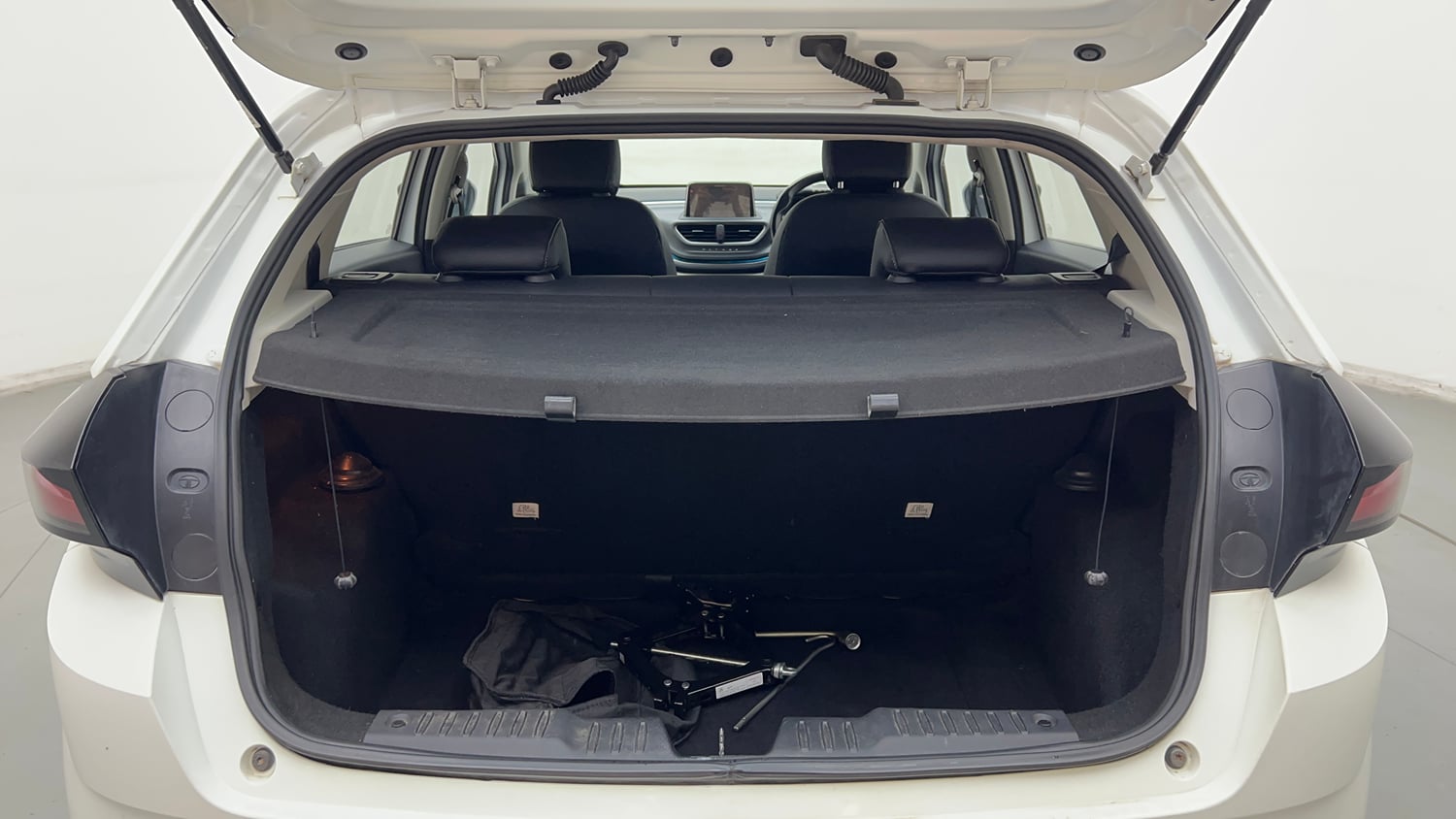 Used 2022 Tata Altroz XZA Plus Petrol Petrol Automatic interior DICKY INSIDE VIEW