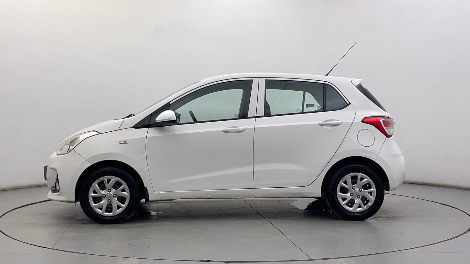 Used 2017 Hyundai Grand i10 Magna 1.2 Kappa VTVT Petrol Manual exterior LEFT SIDE VIEW