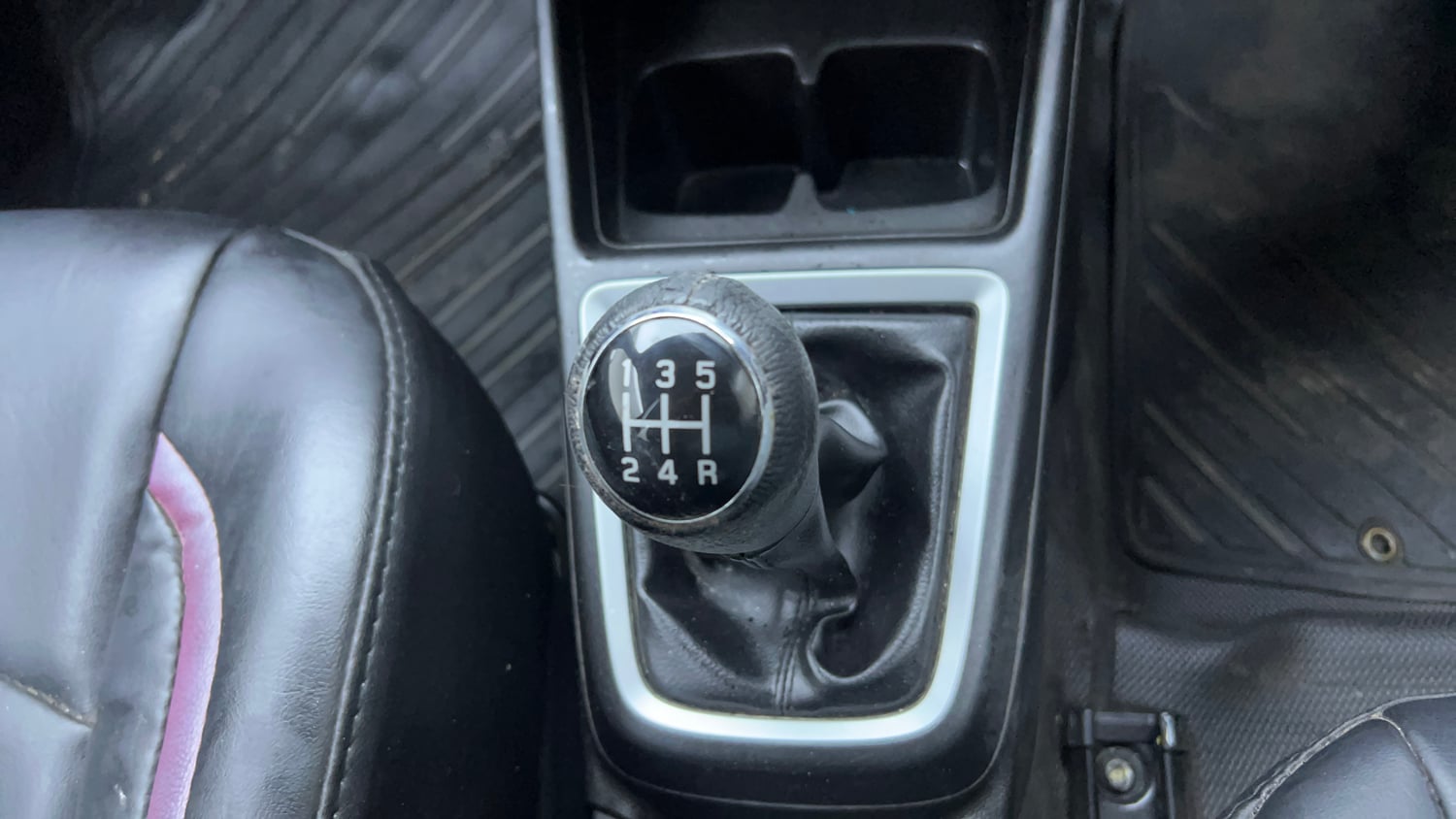 Used 2019 Maruti Suzuki Swift VXi Petrol Manual interior GEAR  KNOB VIEW