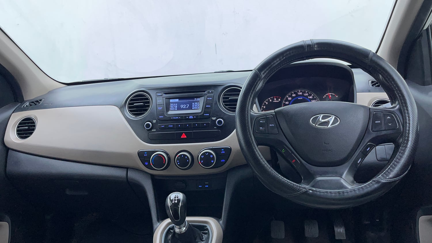 Used 2015 Hyundai Grand i10 Asta 1.1 CRDi Diesel Manual interior DASHBOARD VIEW