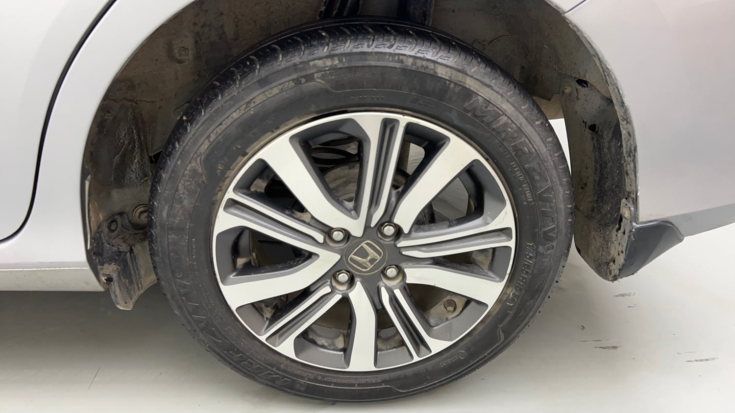 Used 2023 Honda Amaze VX 1.2 Petrol CVT Petrol Automatic tyres LEFT REAR TYRE RIM VIEW