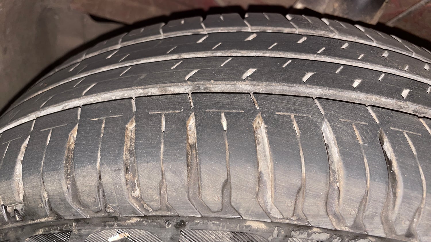 Used 2024 Maruti Suzuki Swift ZXi Plus Dual Tone AMT Petrol Automatic tyres LEFT FRONT TYRE TREAD VIEW