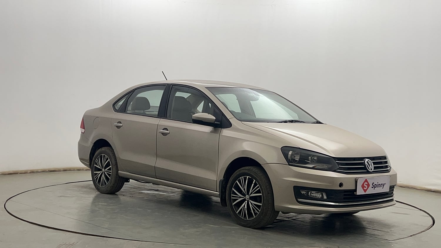 Used 2019 Volkswagen Vento Highline 1.6 (P) Petrol Manual exterior RIGHT FRONT CORNER VIEW