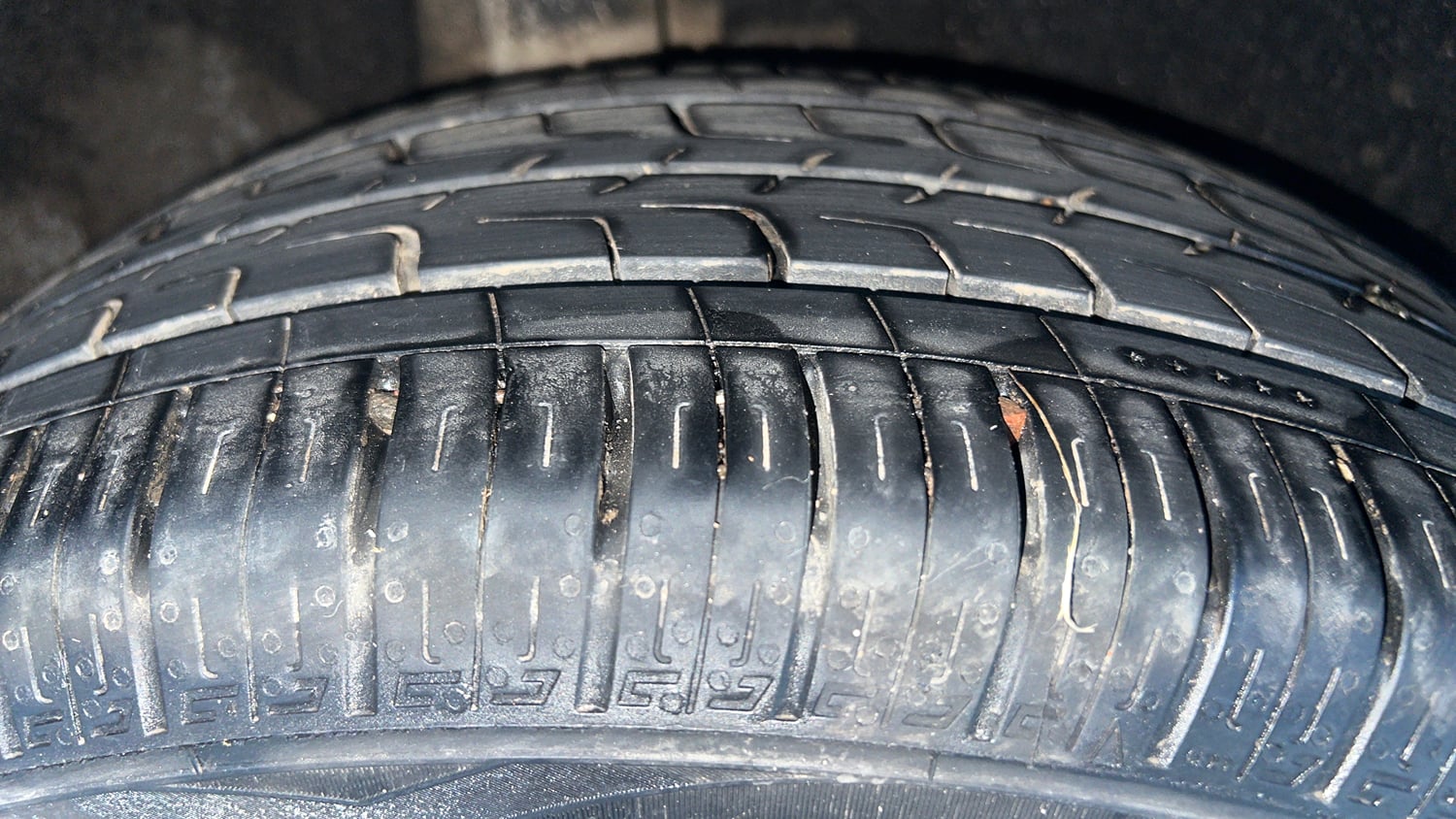 Used 2018 Maruti Suzuki Baleno Alpha 1.2 Petrol Manual tyres RIGHT REAR TYRE TREAD VIEW