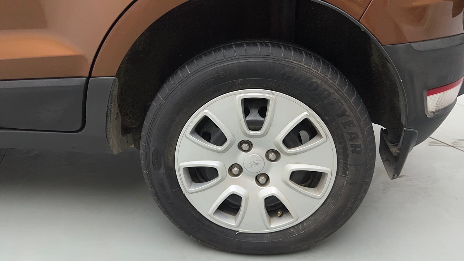 Used 2018 Ford EcoSport Ambiente 1.5L Ti-VCT Petrol Manual tyres LEFT REAR TYRE RIM VIEW