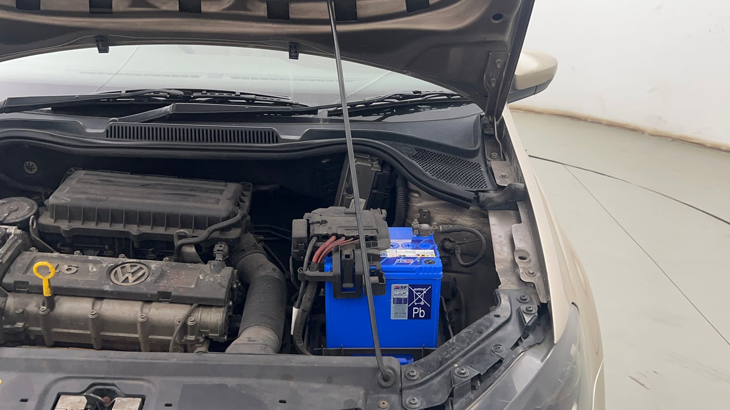 Used 2019 Volkswagen Vento Highline 1.6 (P) Petrol Manual engine ENGINE LEFT SIDE HINGE & APRON VIEW