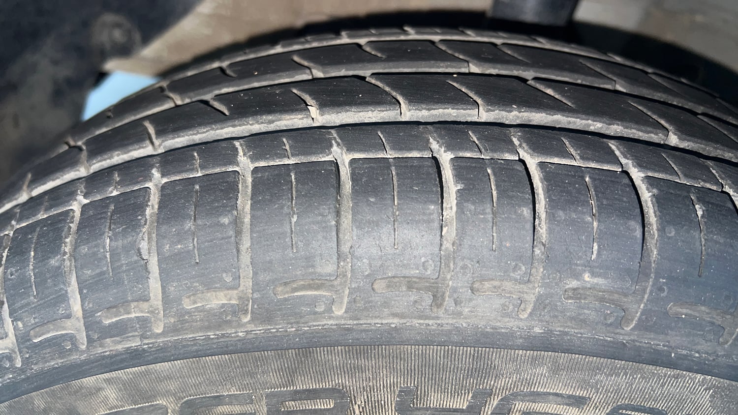 Used 2026 Hyundai Grand i10 Nios Sportz 1.2 Hy-CNG Duo Cng Manual tyres LEFT FRONT TYRE TREAD VIEW