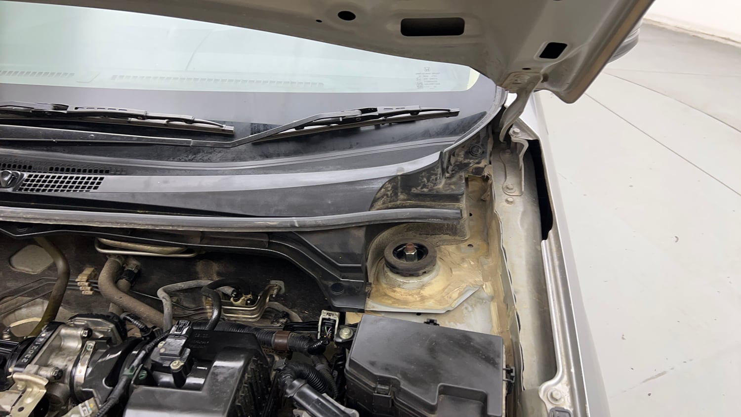 Used 2023 Honda Amaze VX 1.2 Petrol CVT Petrol Automatic engine ENGINE LEFT SIDE HINGE & APRON VIEW