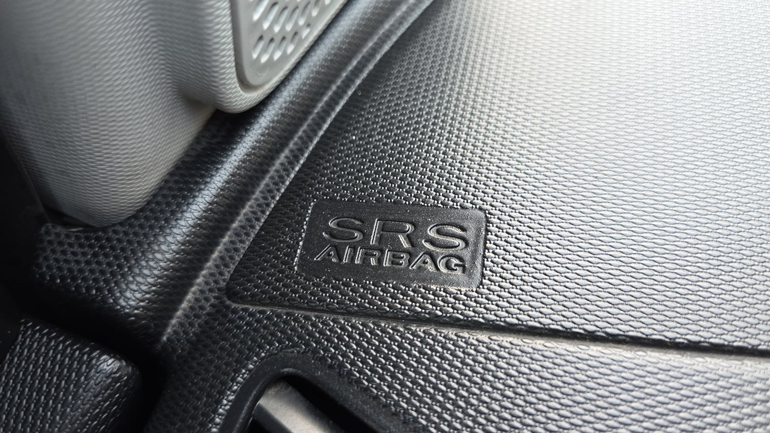 Used 2020 Tata Tiago XE Petrol Manual top_features Airbags