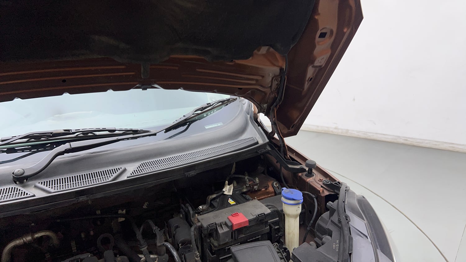 Used 2018 Ford EcoSport Ambiente 1.5L Ti-VCT Petrol Manual engine ENGINE LEFT SIDE HINGE & APRON VIEW