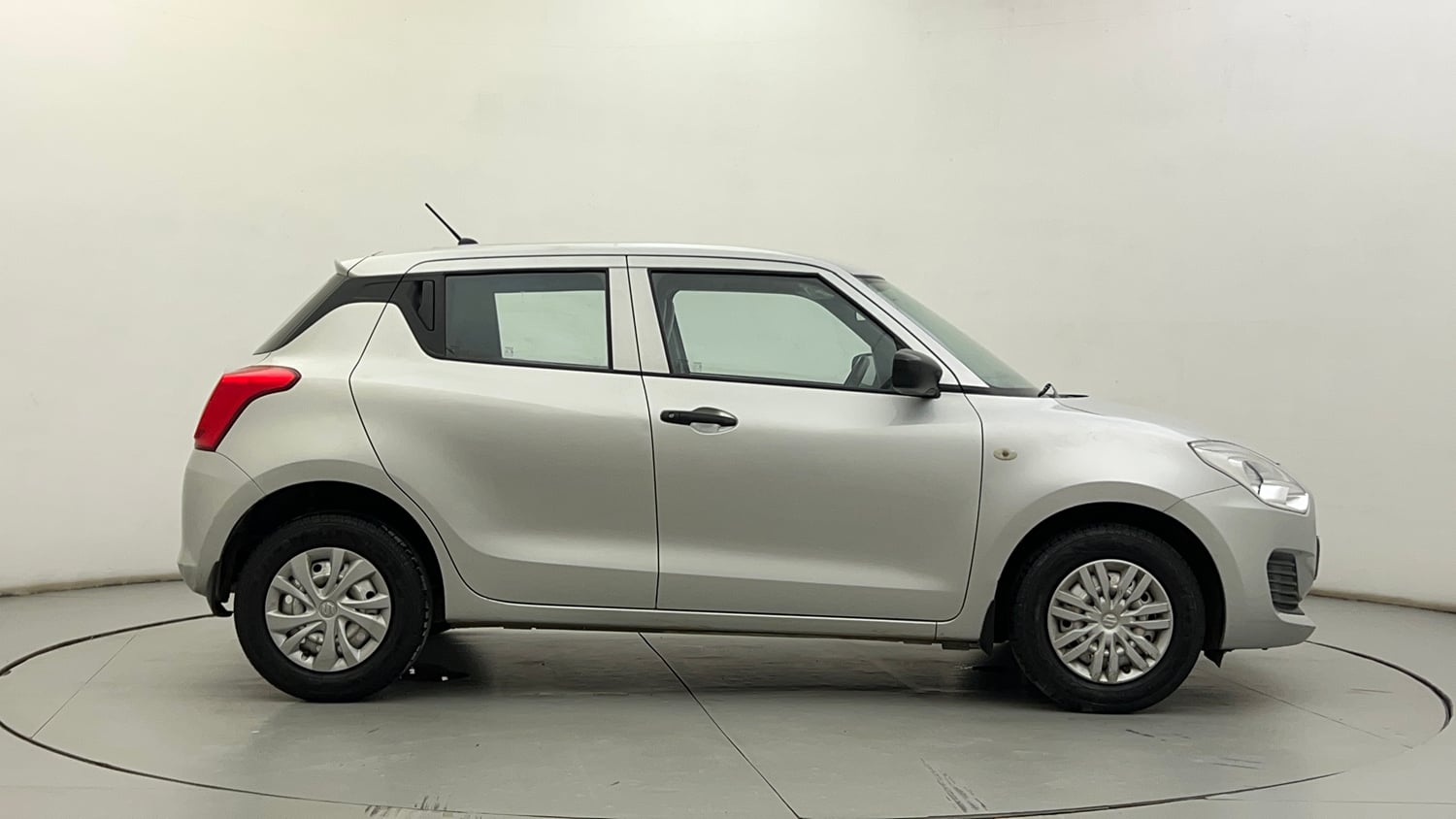 Used 2018 Maruti Suzuki Swift LXi Petrol Manual exterior RIGHT SIDE VIEW
