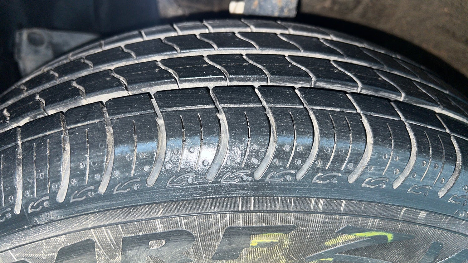 Used 2024 Maruti Suzuki Wagon R VXI 1.0 Petrol Manual tyres LEFT FRONT TYRE TREAD VIEW