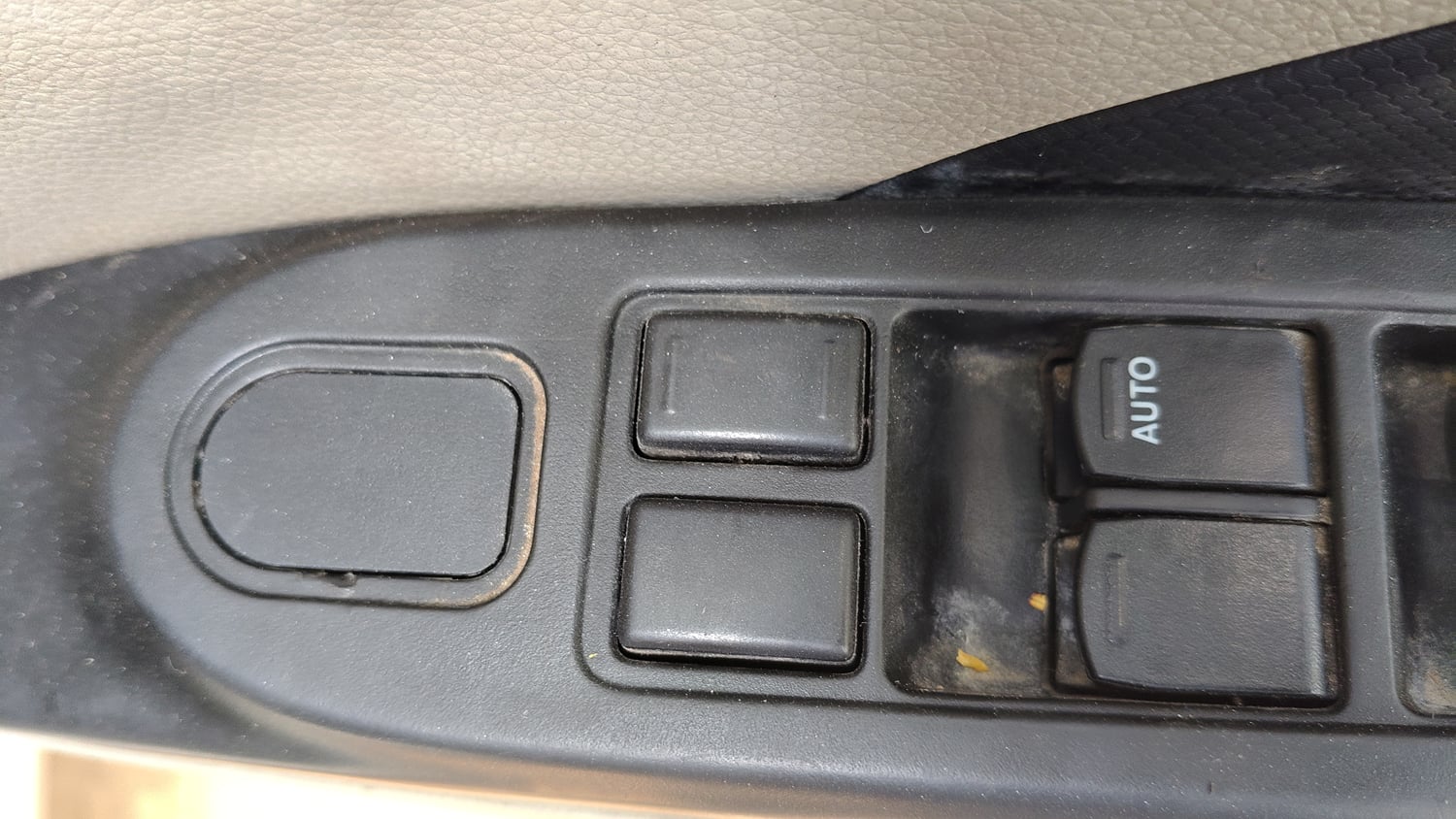 Used 2017 Maruti Suzuki Celerio VXi AMT Petrol Automatic top_features Central locking