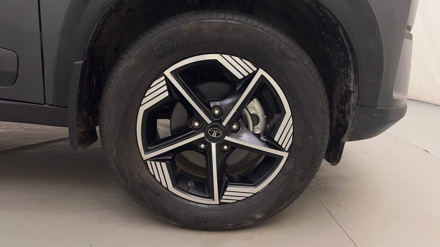 Used 2025 Tata Nexon Creative 1.2 Petrol 6AMT Petrol Automatic tyres RIGHT FRONT TYRE RIM VIEW