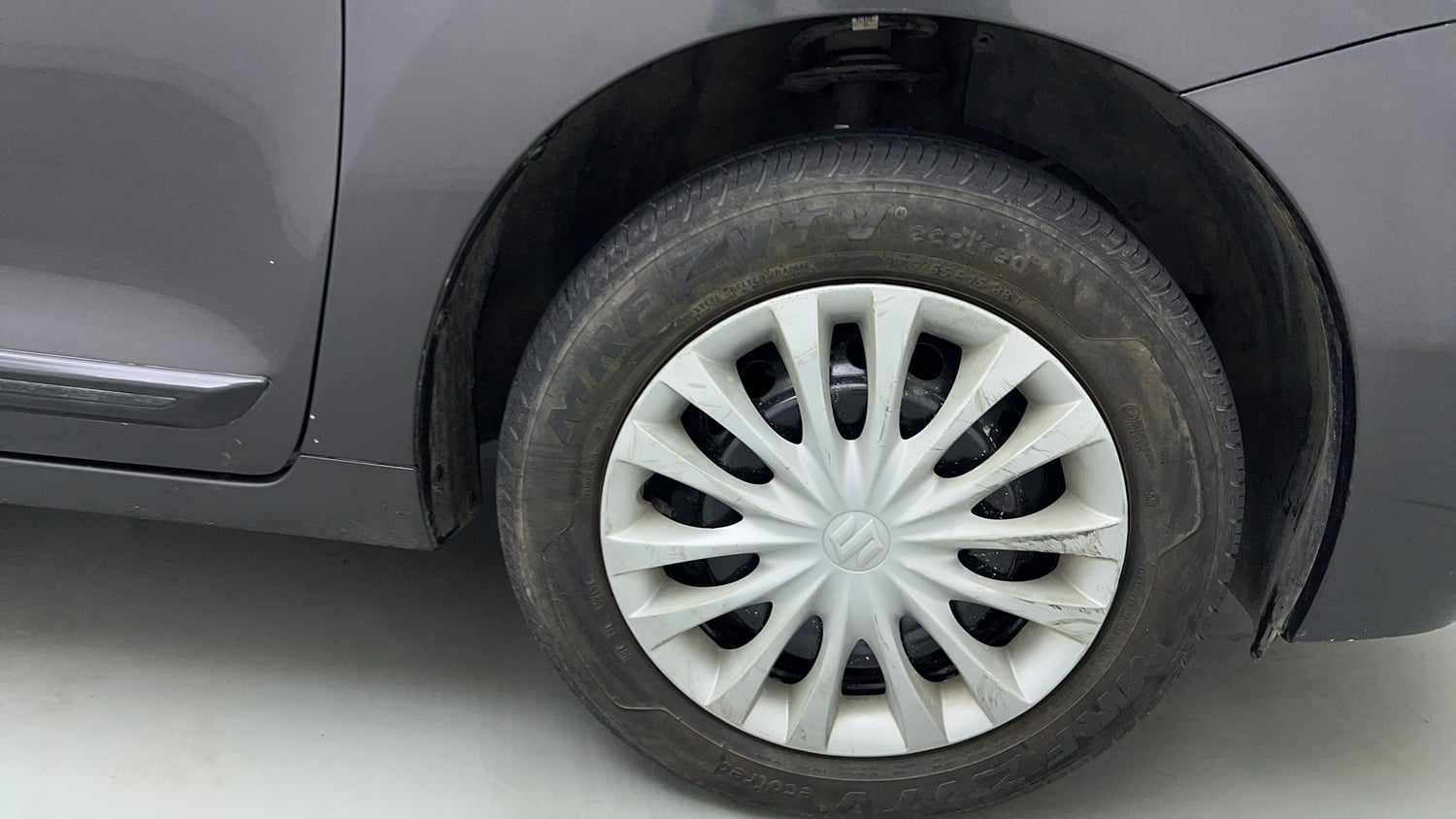 Used 2017 Maruti Suzuki Baleno Delta 1.2 Petrol Manual tyres RIGHT FRONT TYRE RIM VIEW