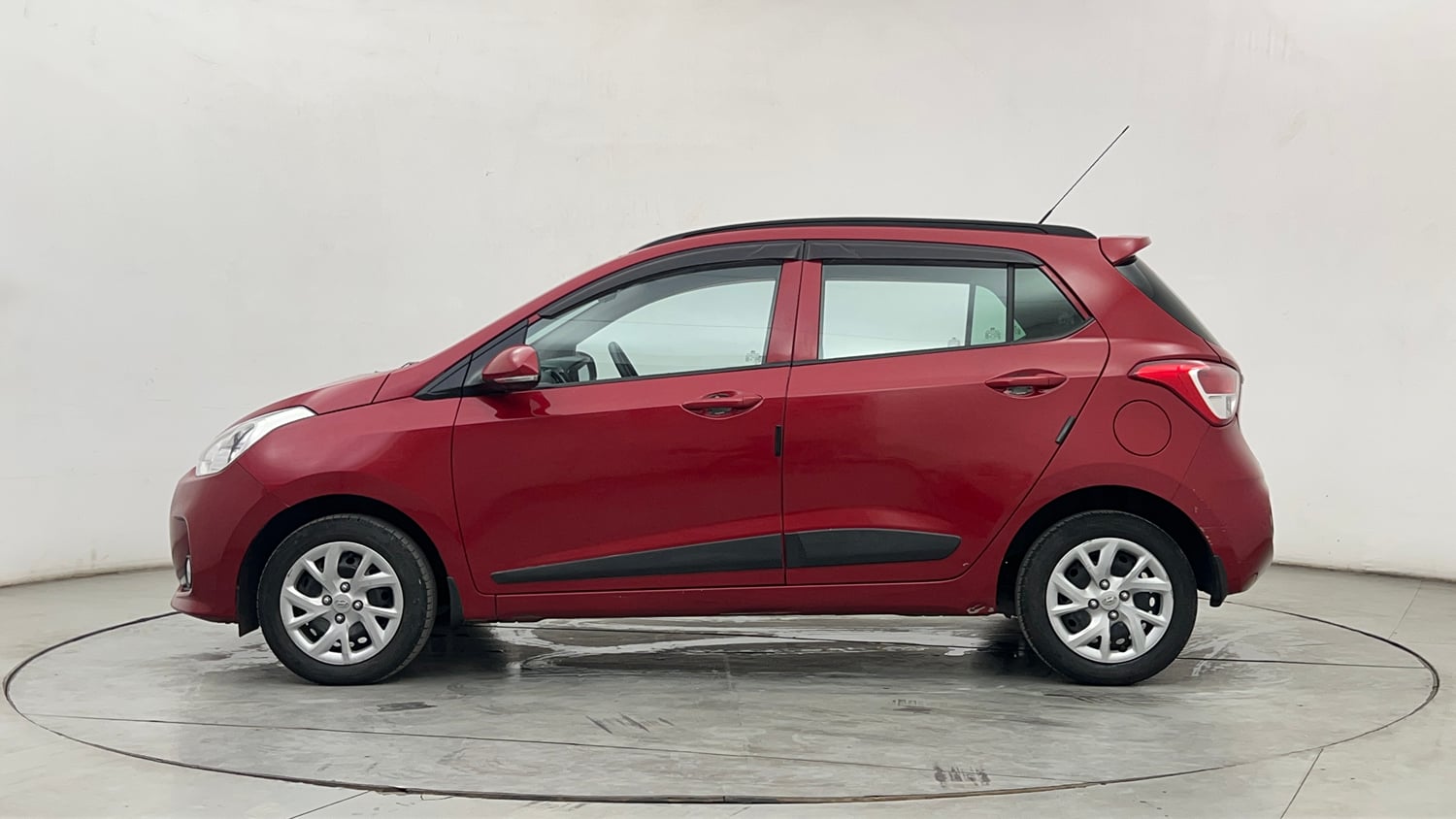 Used 2020 Hyundai Grand i10 Sportz 1.2 Kappa VTVT Petrol Manual exterior LEFT SIDE VIEW