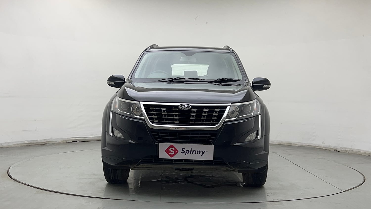 Used 2019 Mahindra XUV500 W5 Diesel Manual exterior FRONT VIEW