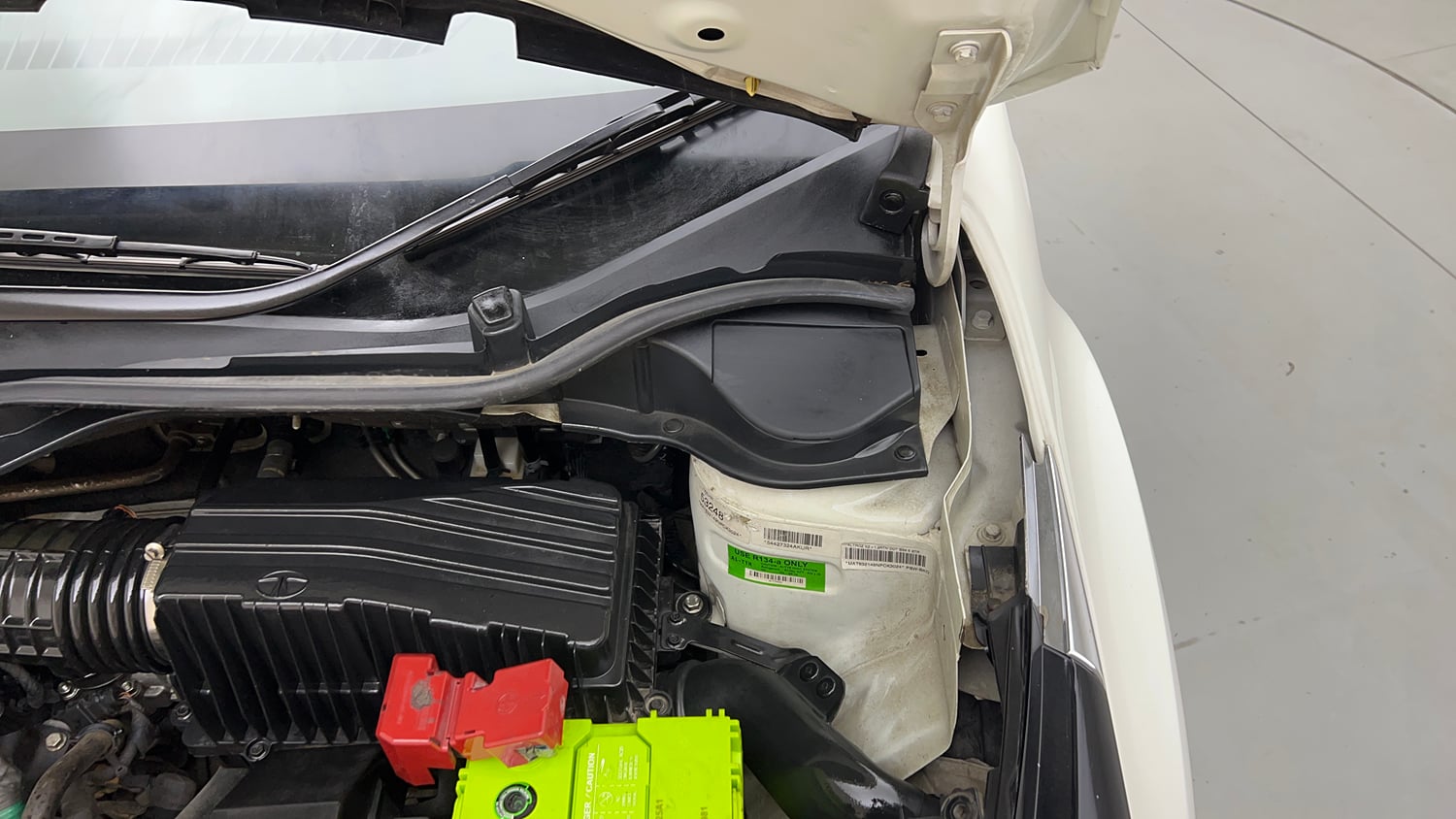 Used 2022 Tata Altroz XZA Plus Petrol Petrol Automatic engine ENGINE LEFT SIDE HINGE & APRON VIEW