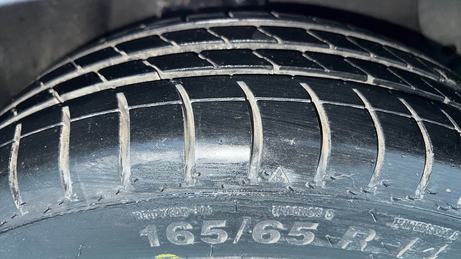 Used 2018 Hyundai Grand i10 Magna 1.2 Kappa VTVT Petrol Manual tyres RIGHT FRONT TYRE TREAD VIEW