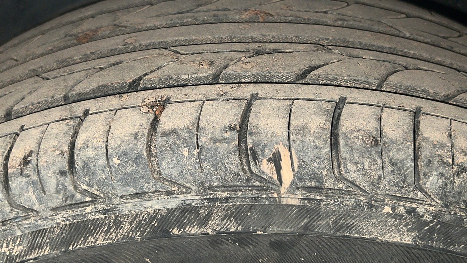 Used 2019 Volkswagen Vento Highline 1.6 (P) Petrol Manual tyres LEFT REAR TYRE TREAD VIEW