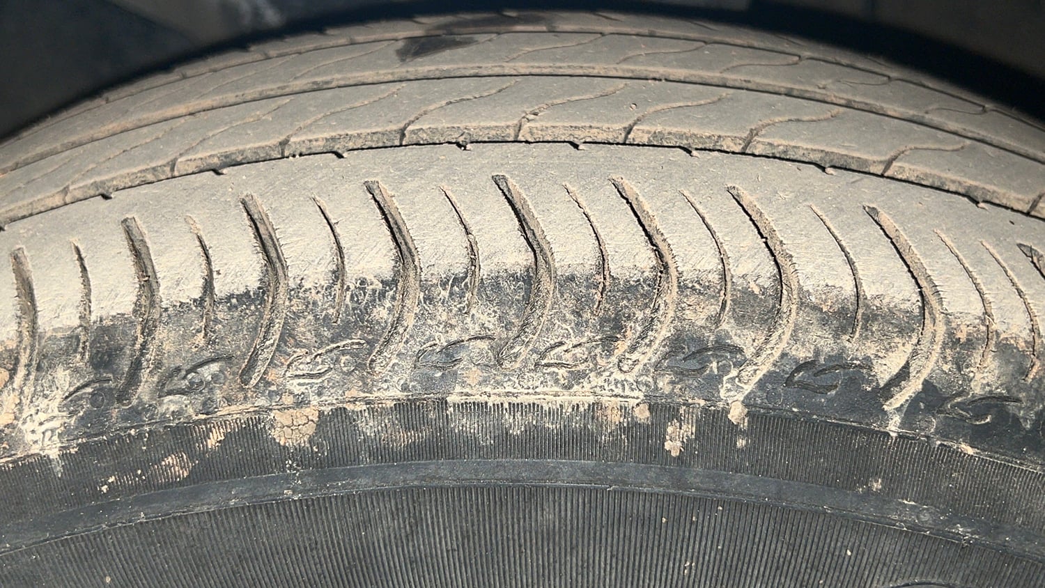Used 2022 Honda Amaze VX MT 1.2 Petrol Petrol Manual tyres LEFT FRONT TYRE TREAD VIEW
