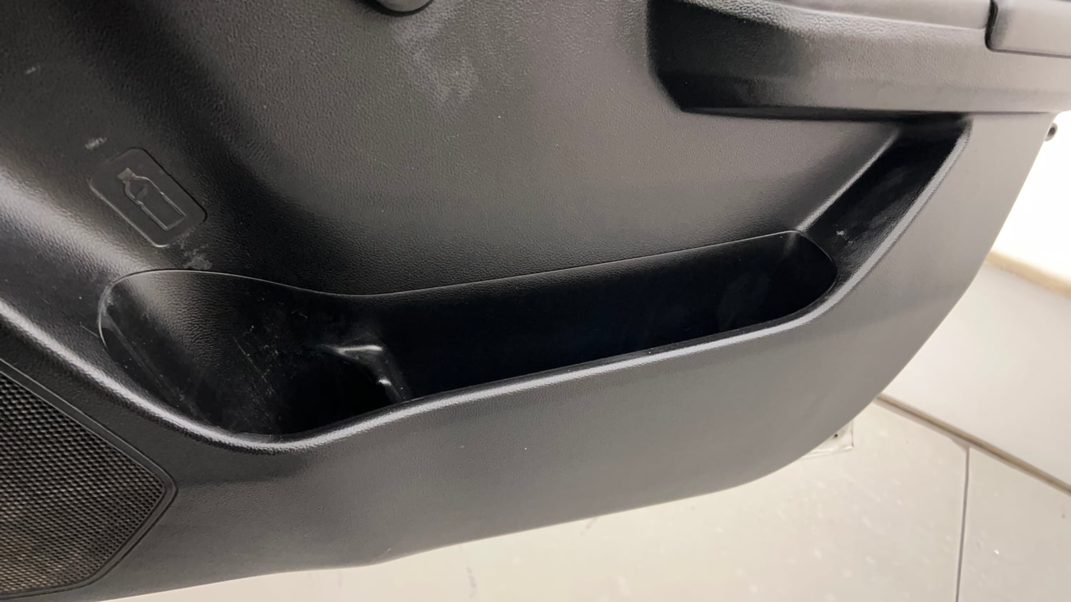 Used 2018 Maruti Suzuki Swift LXi Petrol Manual top_features Door pockets