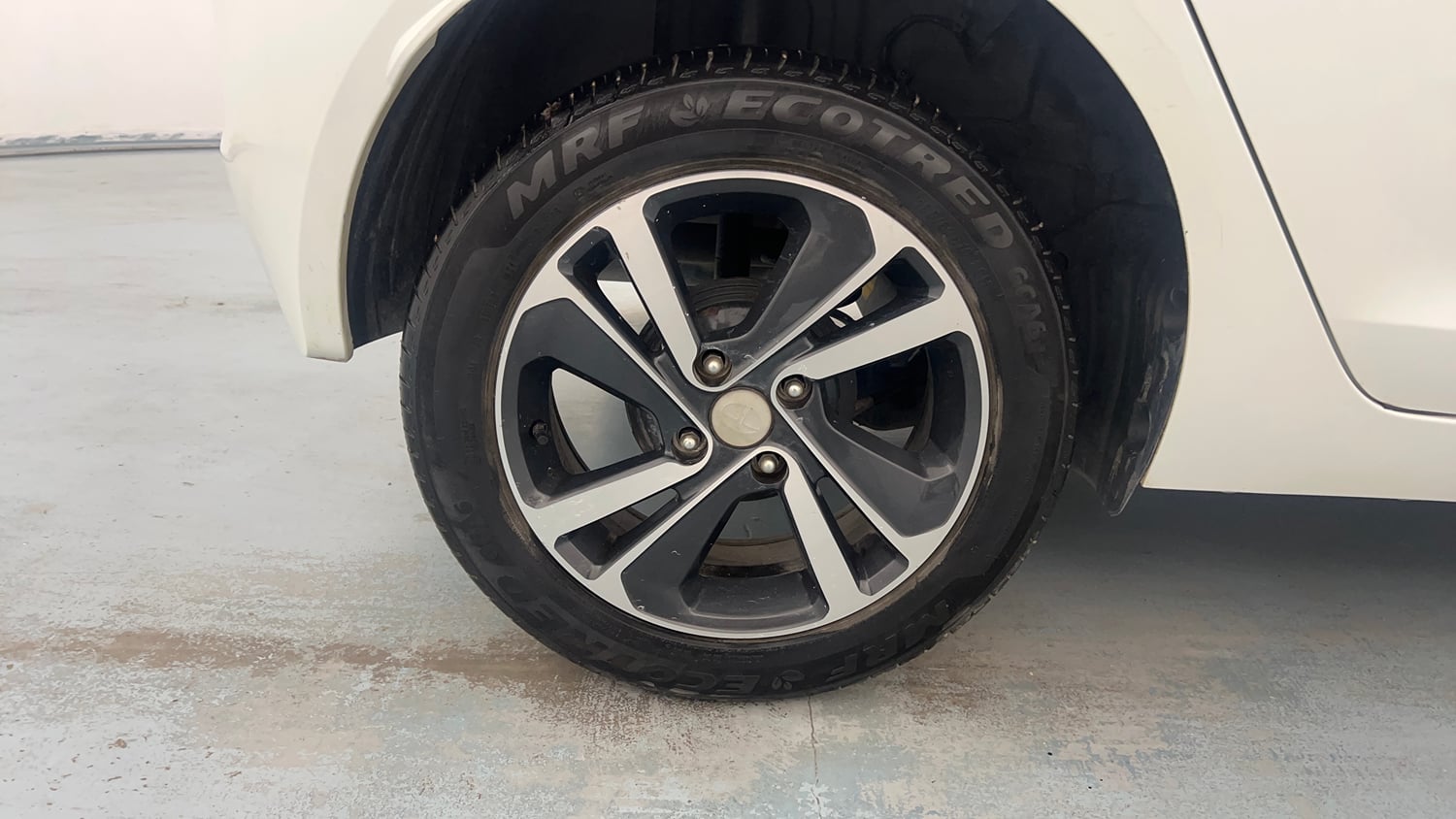 Used 2022 Tata Altroz XZ Plus Diesel Diesel Manual tyres RIGHT REAR TYRE RIM VIEW