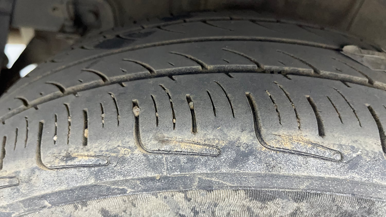 Used 2015 Hyundai Grand i10 Asta 1.1 CRDi Diesel Manual tyres RIGHT REAR TYRE TREAD VIEW