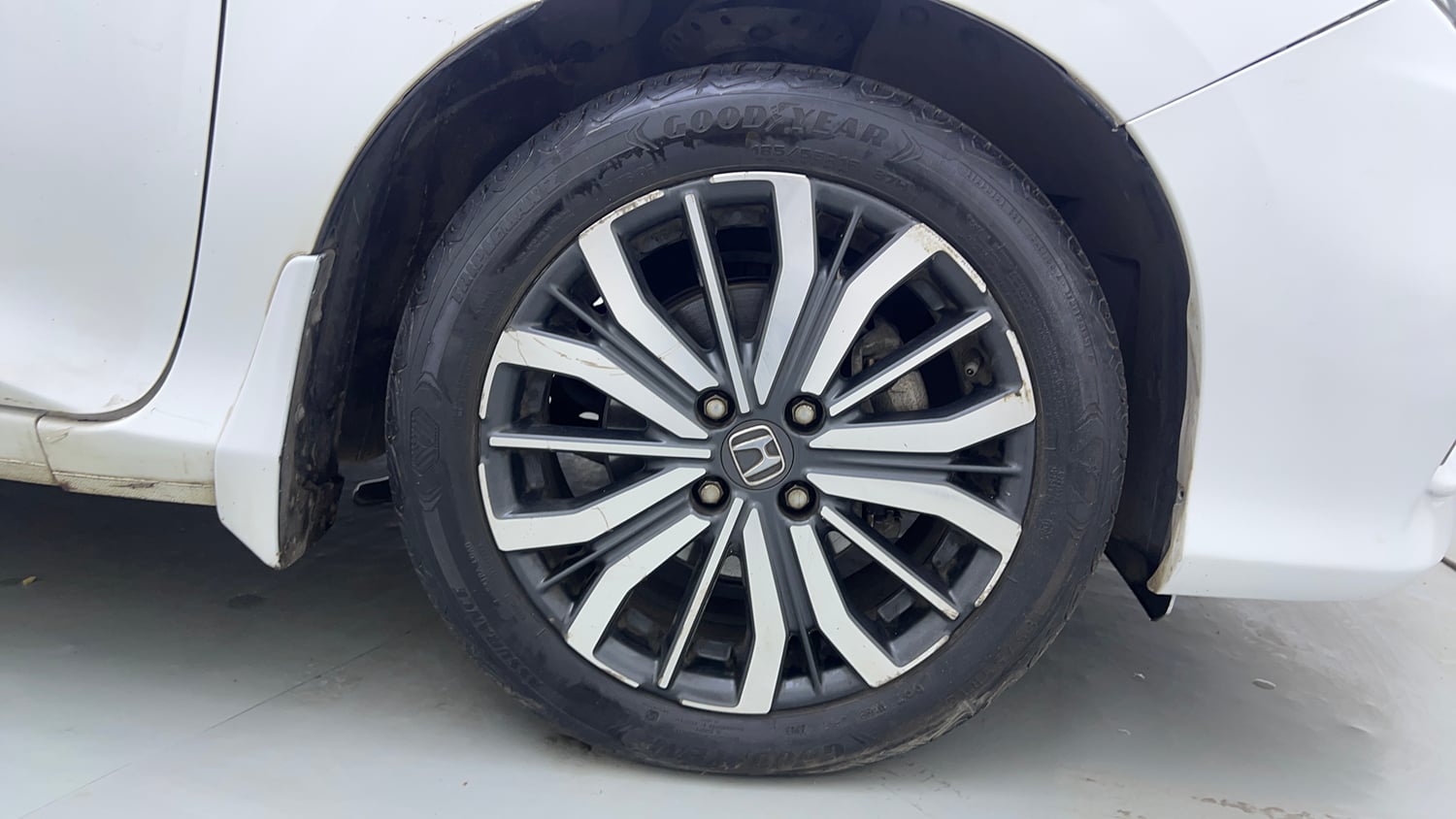 Used 2017 Honda City ZX CVT Petrol Petrol Automatic tyres RIGHT FRONT TYRE RIM VIEW