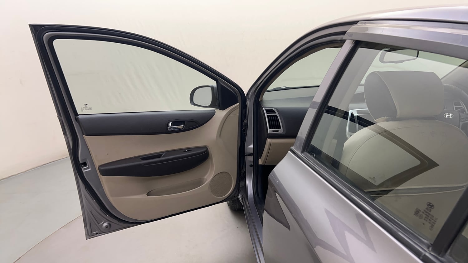 Used 2014 Hyundai i20 Sportz 1.2 Petrol Manual interior LEFT FRONT DOOR OPEN VIEW