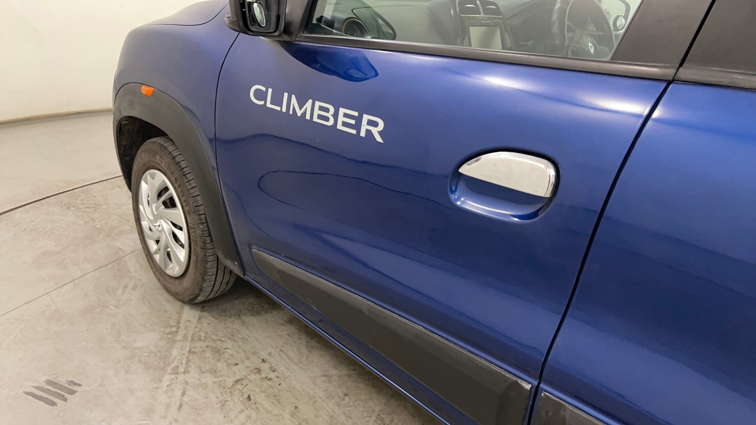 Used 2018 Renault Kwid CLIMBER 1.0 Petrol Manual dents MINOR DENT