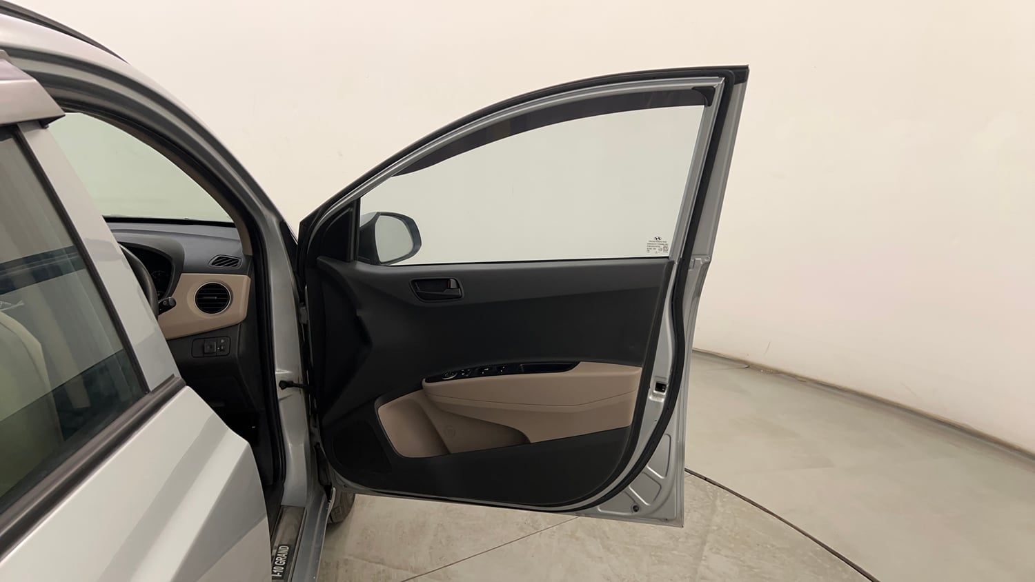 Used 2019 Hyundai Grand i10 Magna 1.2 Kappa VTVT CNG Cng Manual interior RIGHT FRONT DOOR OPEN VIEW