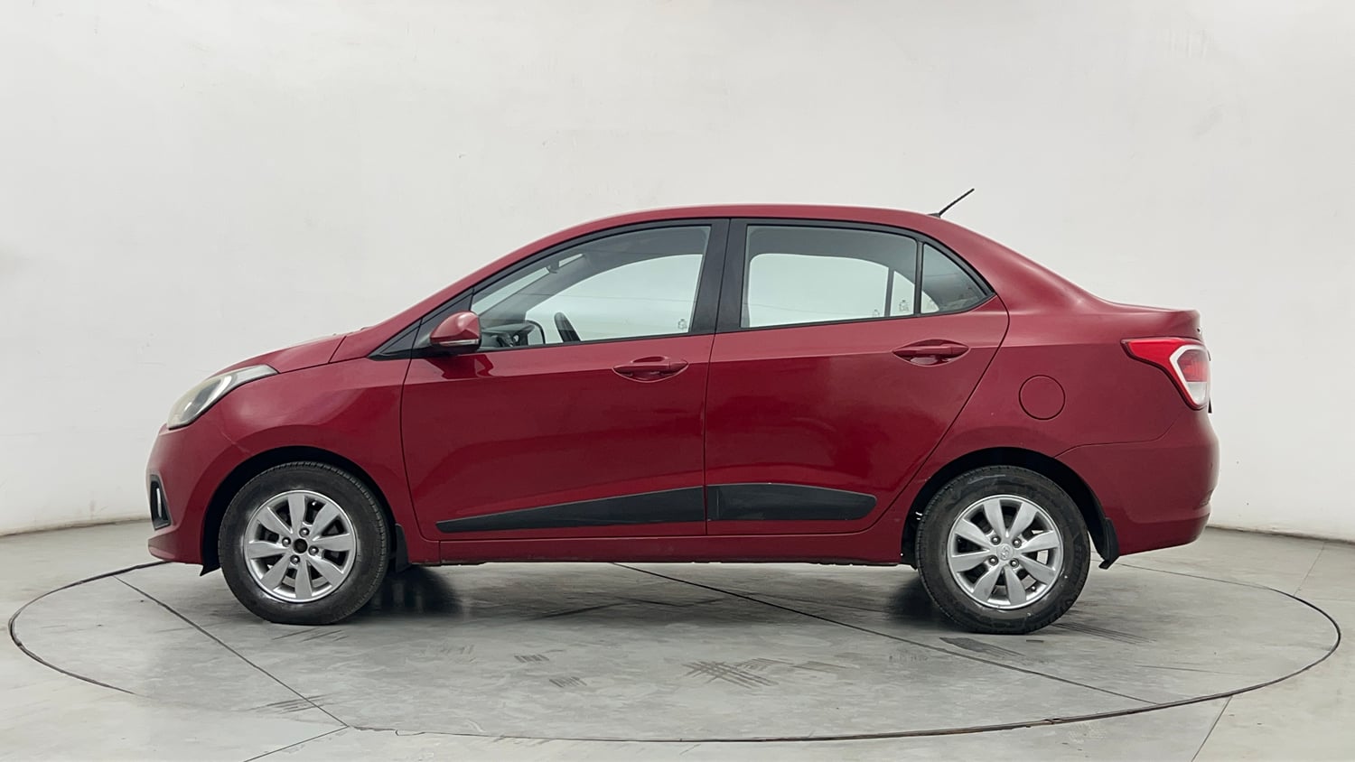 Used 2016 Hyundai Xcent SX 1.1 CRDi Diesel Manual exterior LEFT SIDE VIEW