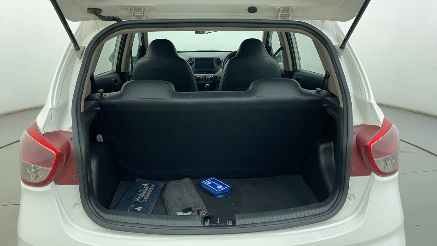 Used 2017 Hyundai Grand i10 Magna 1.2 Kappa VTVT Petrol Manual interior DICKY INSIDE VIEW