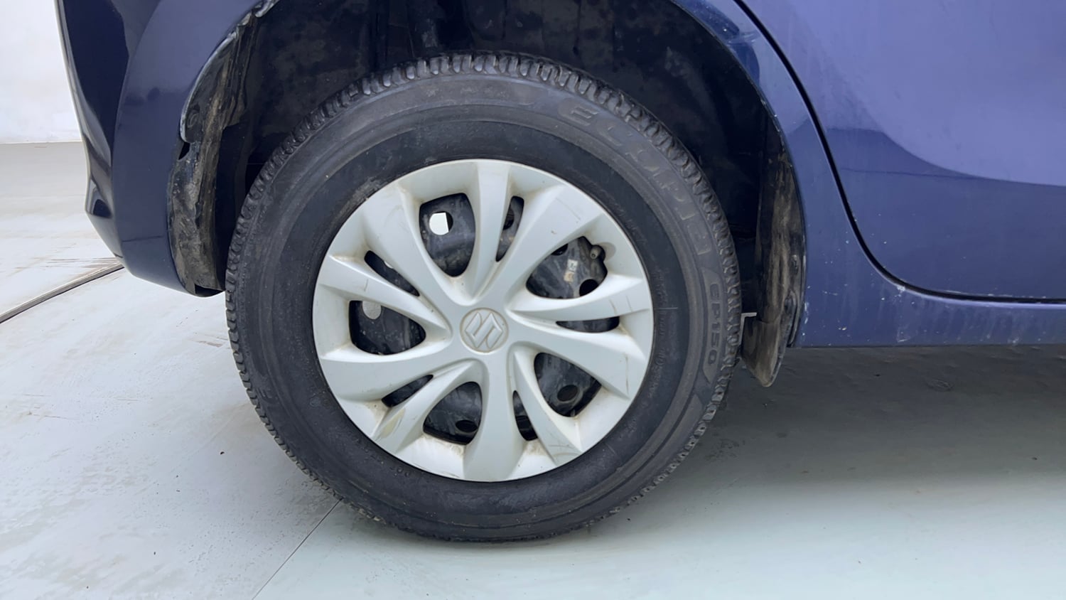 Used 2019 Maruti Suzuki Swift VXi Petrol Manual tyres RIGHT REAR TYRE RIM VIEW