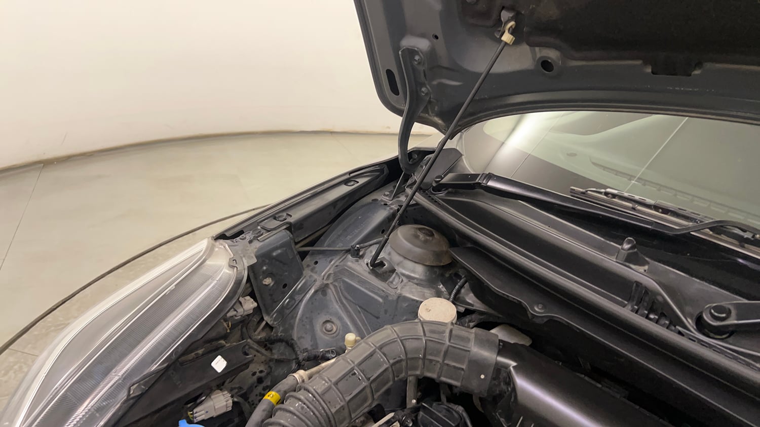 Used 2019 Maruti Suzuki Baleno Zeta Automatic Petrol Automatic engine ENGINE RIGHT SIDE HINGE & APRON VIEW