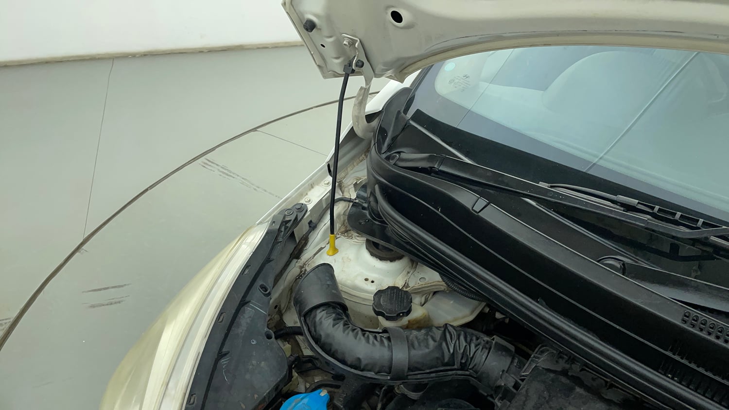 Used 2017 Hyundai Grand i10 Magna 1.2 Kappa VTVT Petrol Manual engine ENGINE RIGHT SIDE HINGE & APRON VIEW