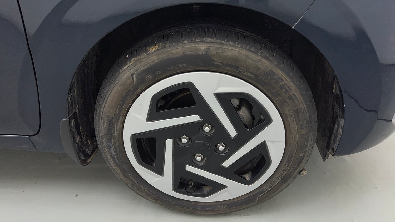Used 2023 Hyundai Grand i10 Nios Sportz AMT 1.2 Kappa VTVT Petrol Automatic tyres RIGHT FRONT TYRE RIM VIEW