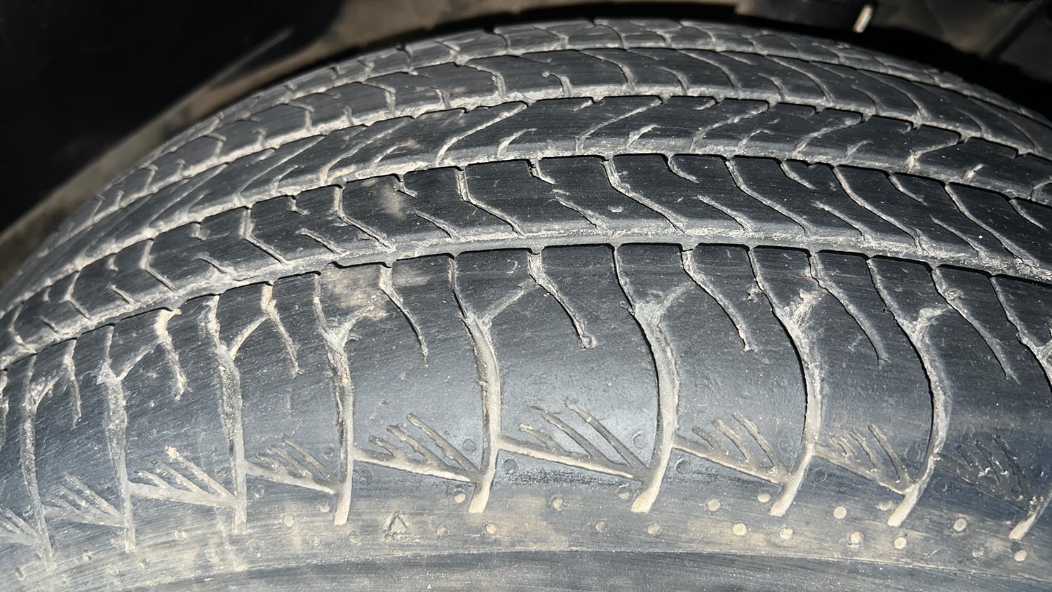 Used 2023 Maruti Suzuki Grand Vitara Zeta Plus Intelligent Hybrid eCVT Hybrid Automatic tyres RIGHT FRONT TYRE TREAD VIEW