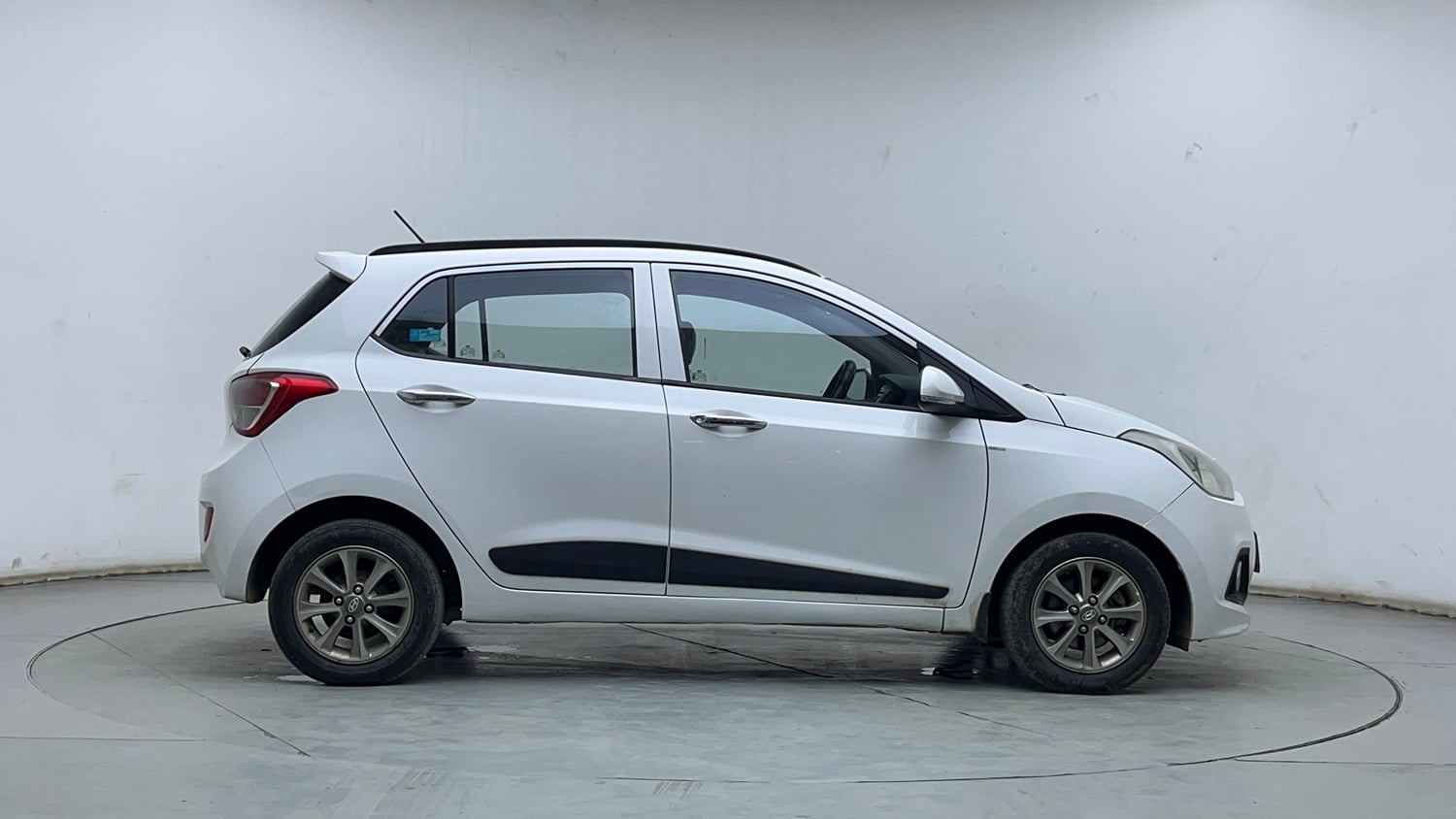 Used 2015 Hyundai Grand i10 Asta 1.1 CRDi Diesel Manual exterior RIGHT SIDE VIEW
