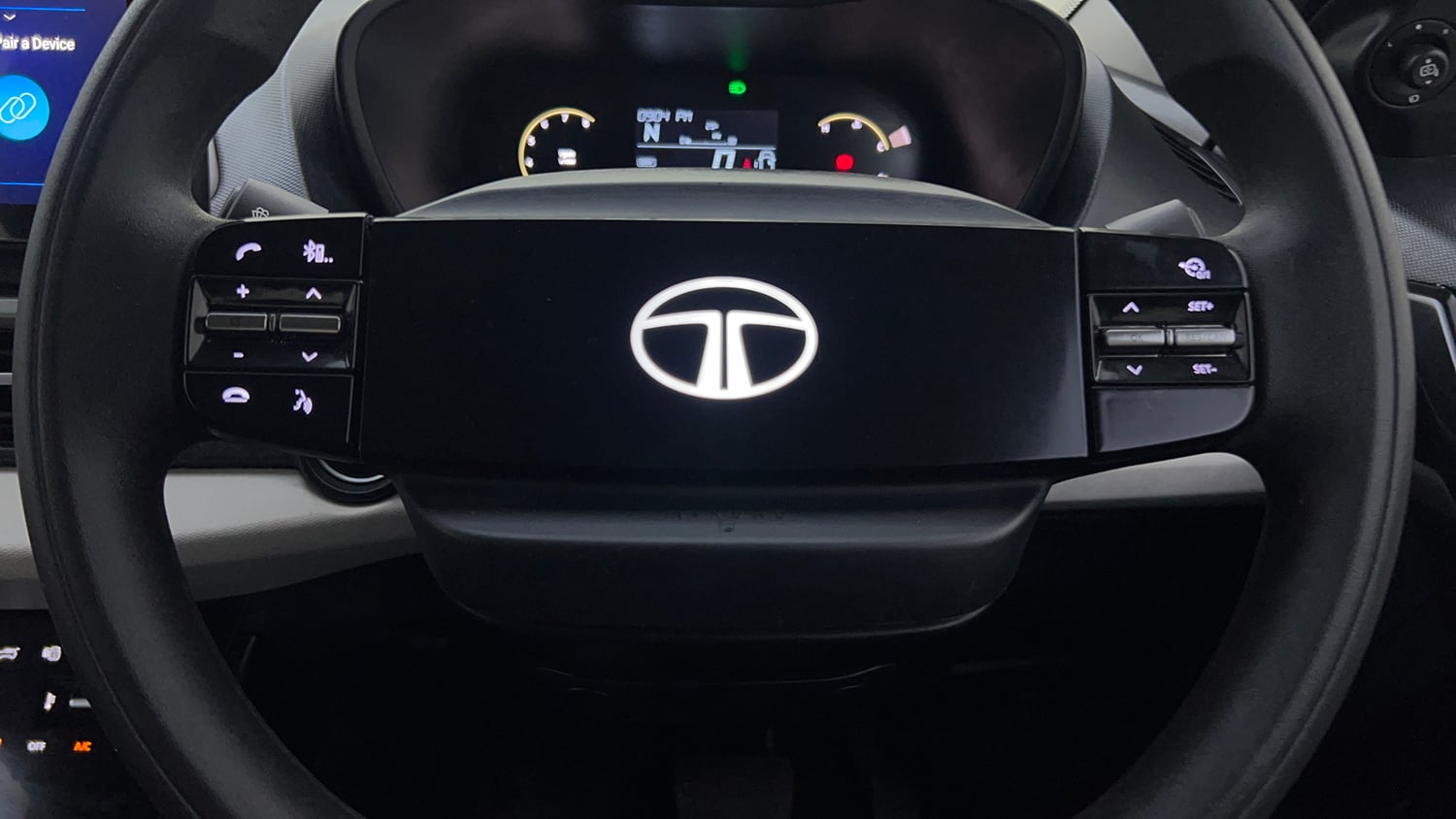 Used 2025 Tata Nexon Creative 1.2 Petrol 6AMT Petrol Automatic top_features Airbags