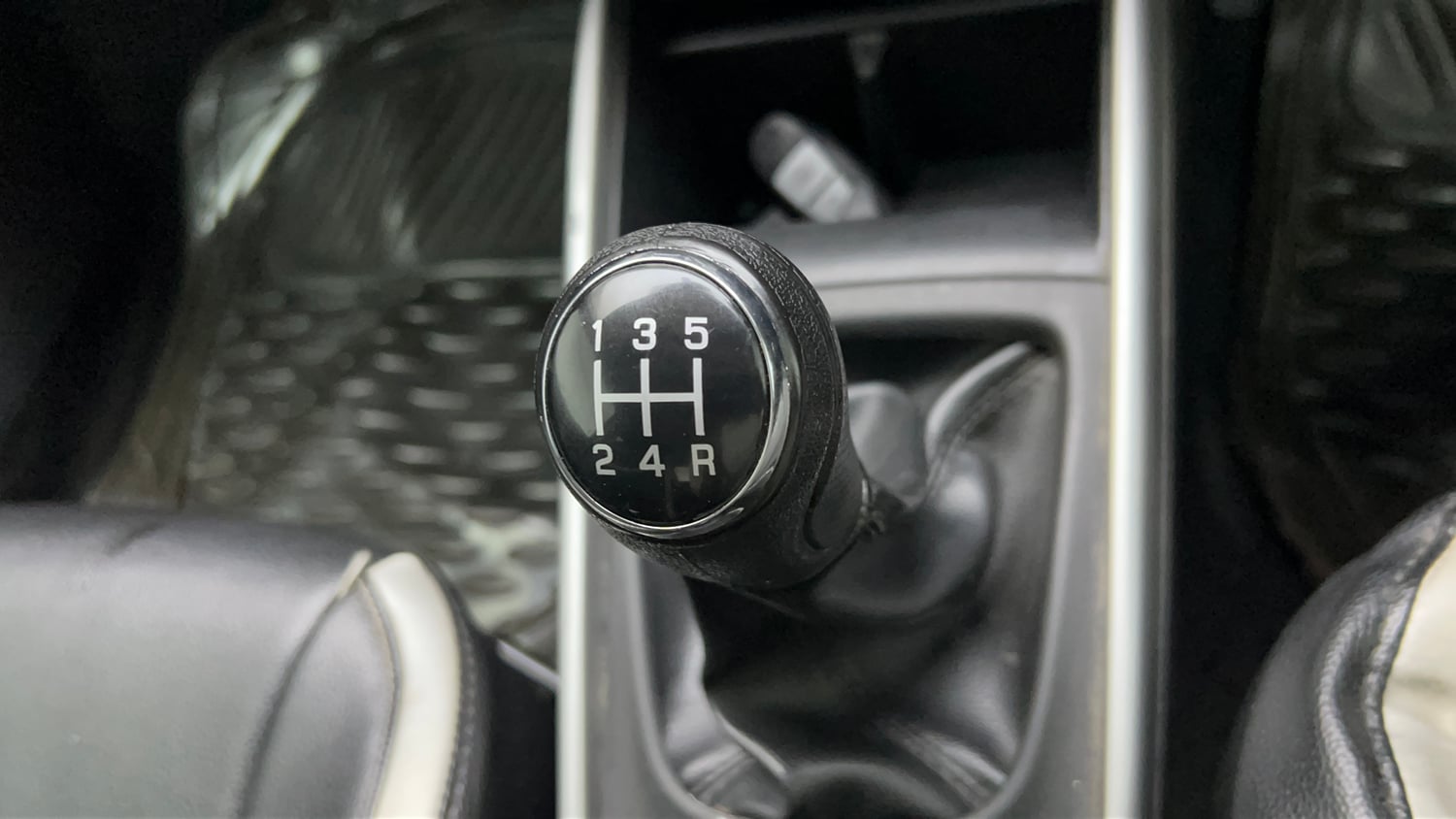 Used 2017 Maruti Suzuki Baleno Alpha 1.2 Petrol Manual interior GEAR  KNOB VIEW